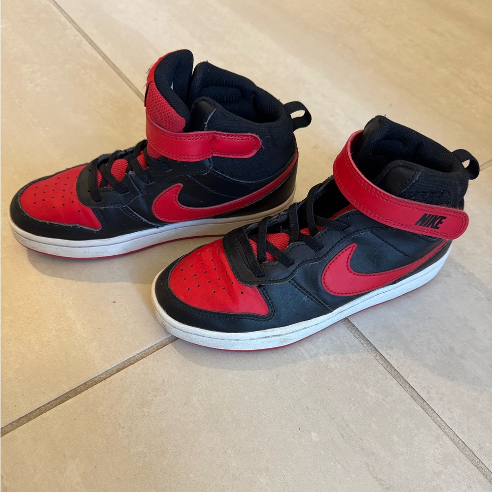 Boys High Top Nike’s size 3Y